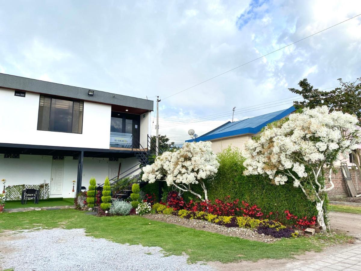 Hospedaje El Girasol Tababela 키토 외부 사진